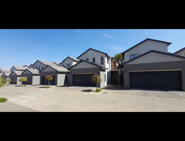 3 BEDROOM TOWNHOUSE FOR SALE IN WITKOPPEN